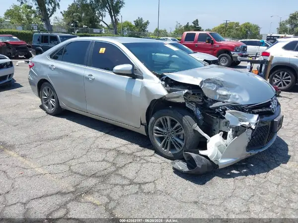 4T1BF1FK3GU236498 2016 TOYOTA CAMRY - Image 1