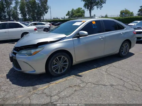 4T1BF1FK3GU236498 2016 TOYOTA CAMRY - Image 2