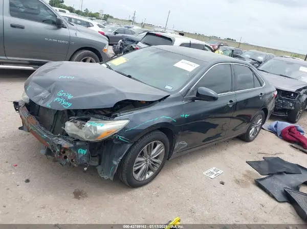 4T1BF1FK3GU236923 2016 TOYOTA CAMRY - Image 2
