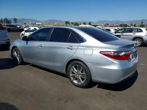 4T1BF1FK3GU237201 2016 TOYOTA CAMRY - Image 2