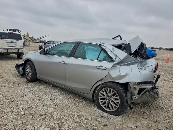 4T1BF1FK3GU238123 2016 TOYOTA CAMRY - Image 2