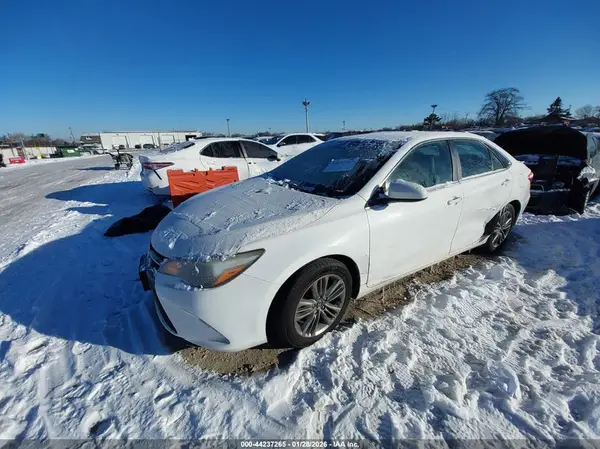 4T1BF1FK3GU239398 2016 TOYOTA CAMRY - Image 2
