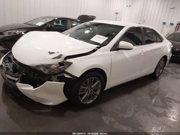 4T1BF1FK3GU239806 2016 TOYOTA CAMRY - Image 2
