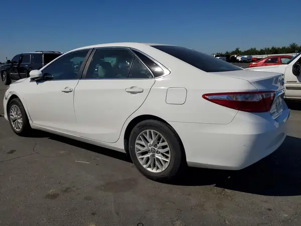 4T1BF1FK3GU240454 2016 TOYOTA CAMRY - Image 2