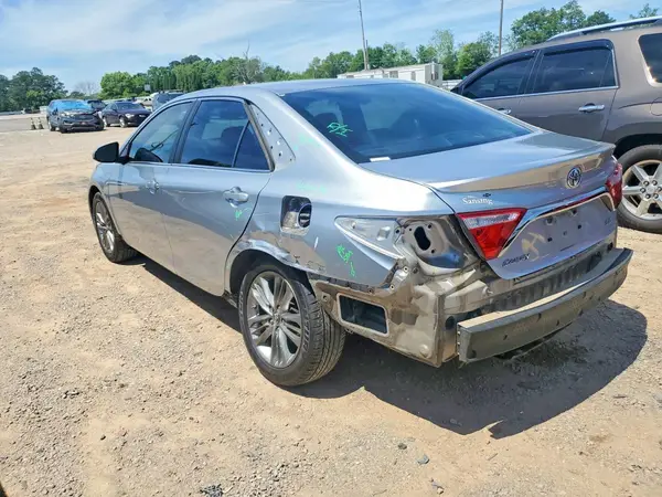 4T1BF1FK3GU241572 2016 TOYOTA CAMRY - Image 2