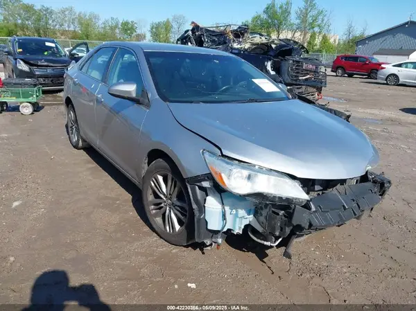 4T1BF1FK3GU243998 2016 TOYOTA CAMRY - Image 1