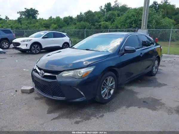 4T1BF1FK3GU245573 2016 TOYOTA CAMRY - Image 2