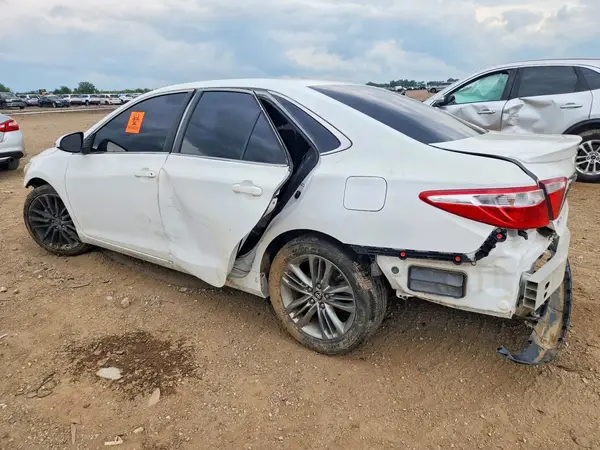 4T1BF1FK3GU250160 2016 TOYOTA CAMRY - Image 2