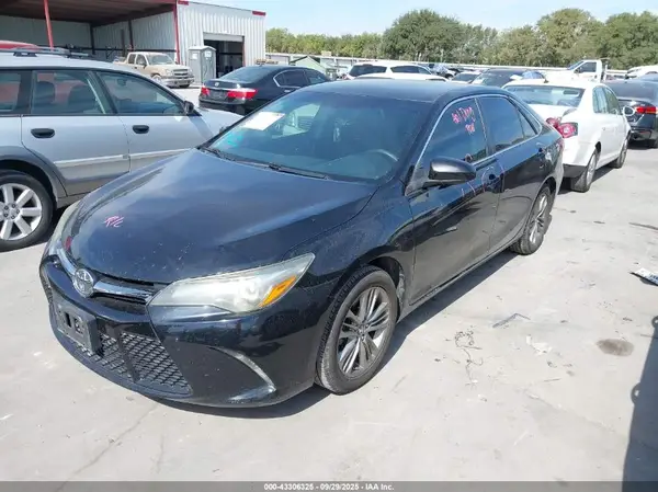 4T1BF1FK3GU251390 2016 TOYOTA CAMRY - Image 2