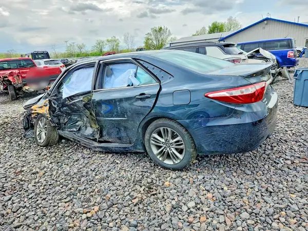 4T1BF1FK3GU254323 2016 TOYOTA CAMRY - Image 2