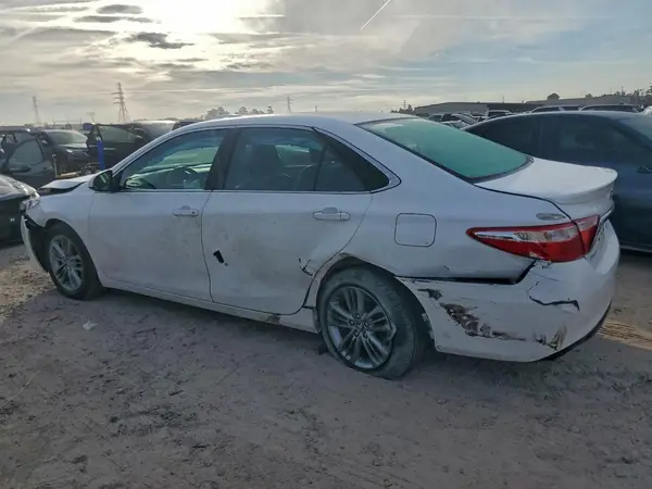 4T1BF1FK3GU258226 2016 TOYOTA CAMRY - Image 2