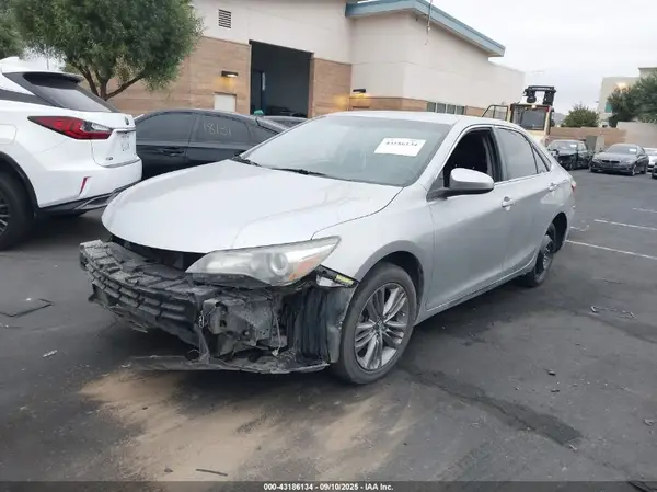 4T1BF1FK3GU258761 2016 TOYOTA CAMRY - Image 2