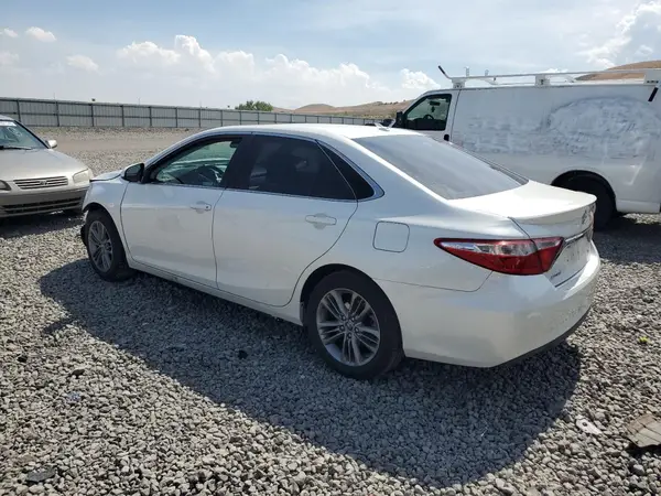 4T1BF1FK3GU261319 2016 TOYOTA CAMRY - Image 2
