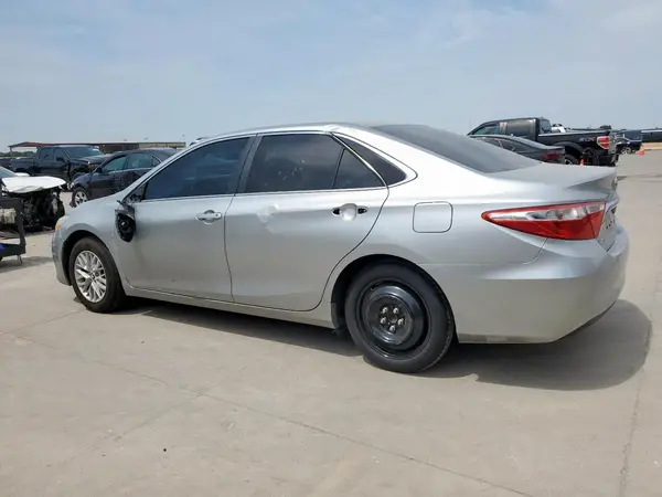 4T1BF1FK3GU261465 2016 TOYOTA CAMRY - Image 2