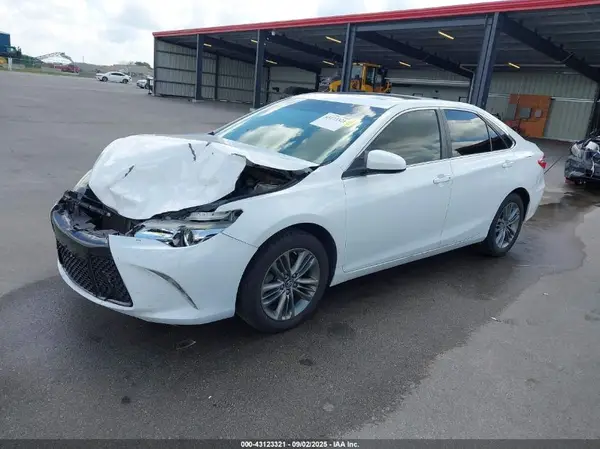 4T1BF1FK3GU263832 2016 TOYOTA CAMRY - Image 2