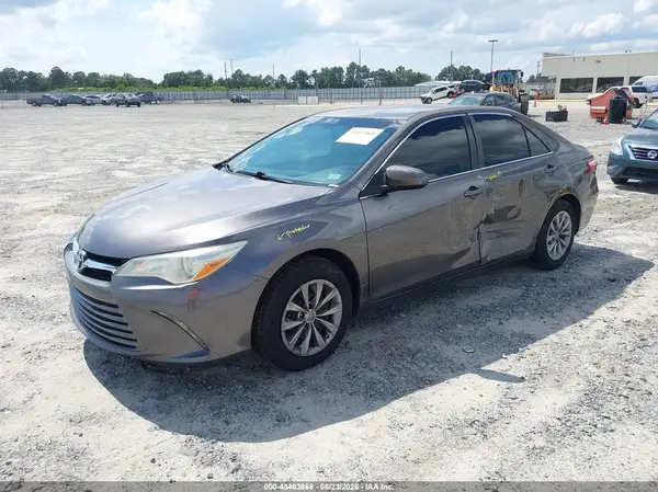4T1BF1FK3GU265371 2016 TOYOTA CAMRY - Image 2
