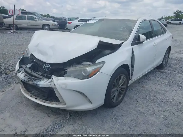 4T1BF1FK3GU266827 2016 TOYOTA CAMRY - Image 2