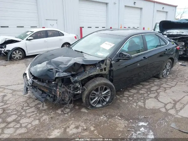 4T1BF1FK3GU500464 2016 TOYOTA CAMRY - Image 2