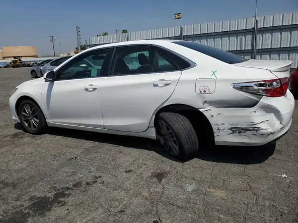 4T1BF1FK3GU501811 2016 TOYOTA CAMRY - Image 2