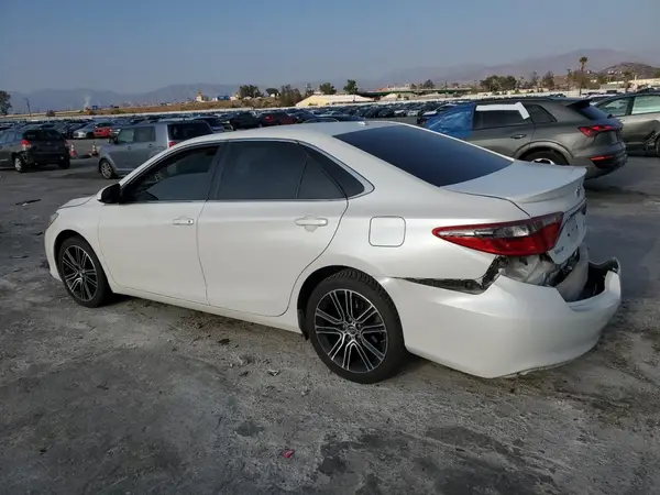 4T1BF1FK3GU504630 2016 TOYOTA CAMRY - Image 2