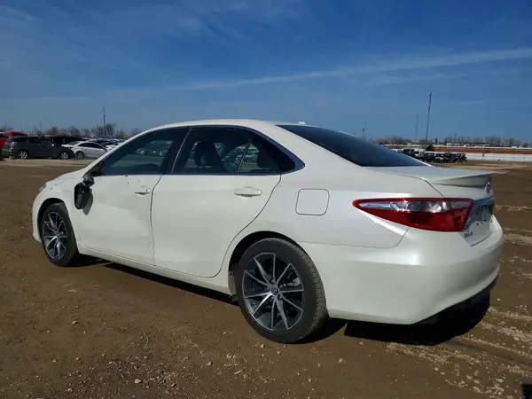 4T1BF1FK3GU508077 2016 TOYOTA CAMRY - Image 2