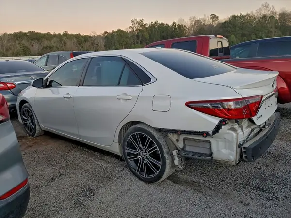 4T1BF1FK3GU508600 2016 TOYOTA CAMRY - Image 2