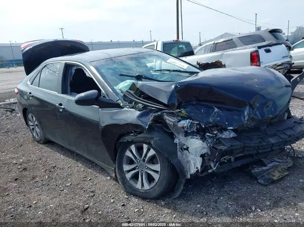 4T1BF1FK3GU508967 2016 TOYOTA CAMRY - Image 1