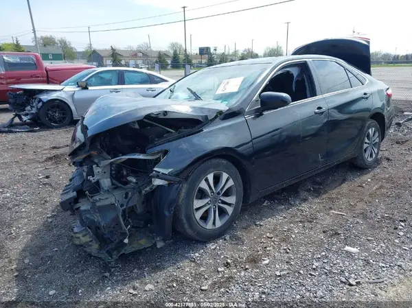 4T1BF1FK3GU508967 2016 TOYOTA CAMRY - Image 2