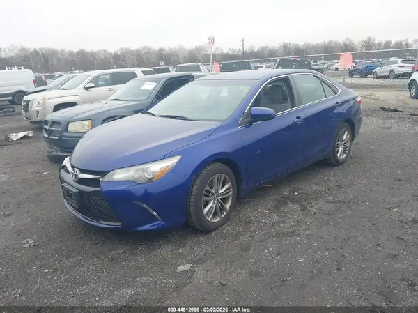 4T1BF1FK3GU525414 2016 TOYOTA CAMRY - Image 2