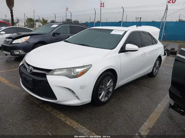 4T1BF1FK3GU526188 2016 TOYOTA CAMRY - Image 2