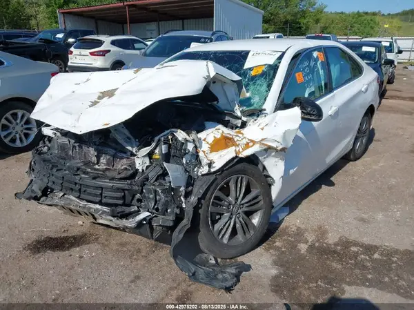 4T1BF1FK3GU526210 2016 TOYOTA CAMRY - Image 2