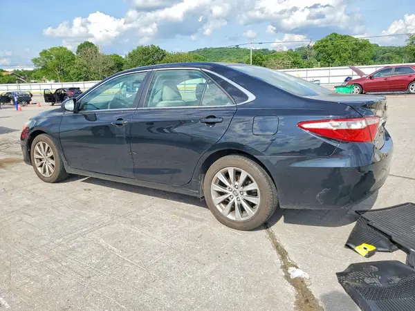 4T1BF1FK3GU526806 2016 TOYOTA CAMRY - Image 2