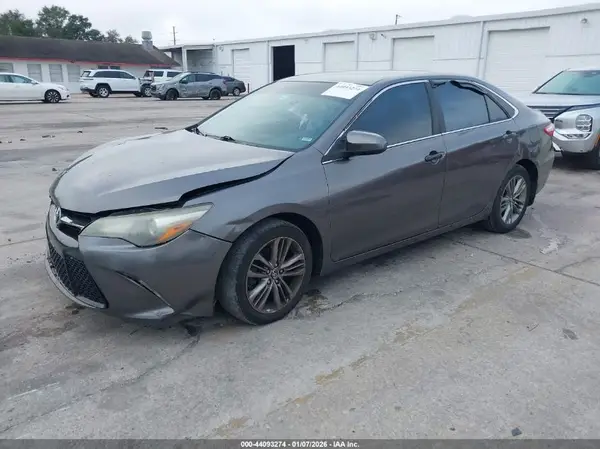 4T1BF1FK3GU529222 2016 TOYOTA CAMRY - Image 2