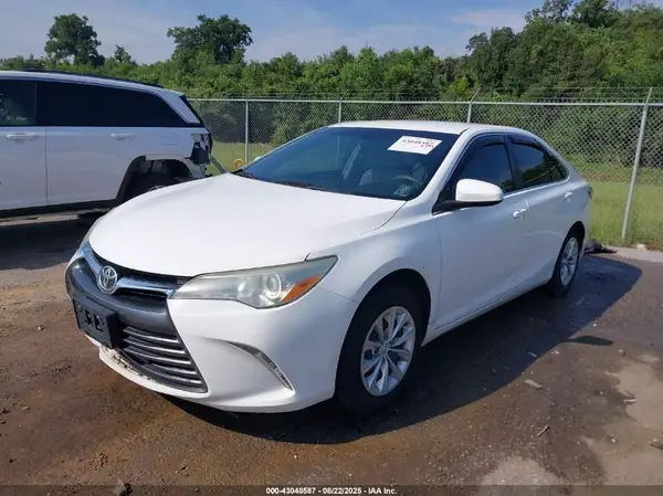 4T1BF1FK3GU532220 2016 TOYOTA CAMRY - Image 2