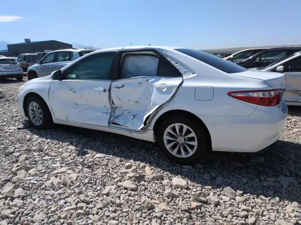4T1BF1FK3GU532816 2016 TOYOTA CAMRY - Image 2