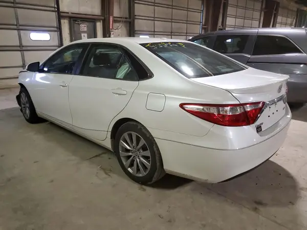 4T1BF1FK3GU533304 2016 TOYOTA CAMRY - Image 2