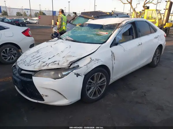 4T1BF1FK3GU534856 2016 TOYOTA CAMRY - Image 2