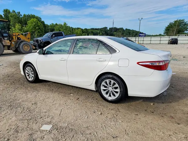 4T1BF1FK3GU538048 2016 TOYOTA CAMRY - Image 2