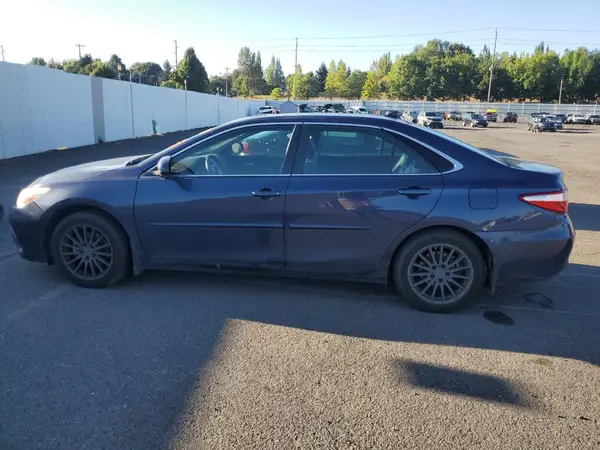 4T1BF1FK3GU539409 2016 TOYOTA CAMRY - Image 2