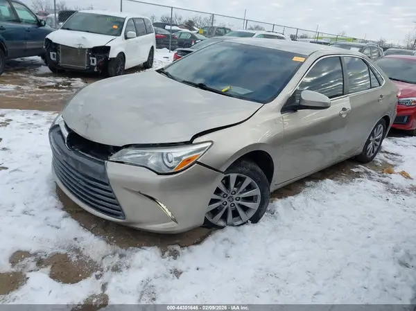 4T1BF1FK3GU539748 2016 TOYOTA CAMRY - Image 2