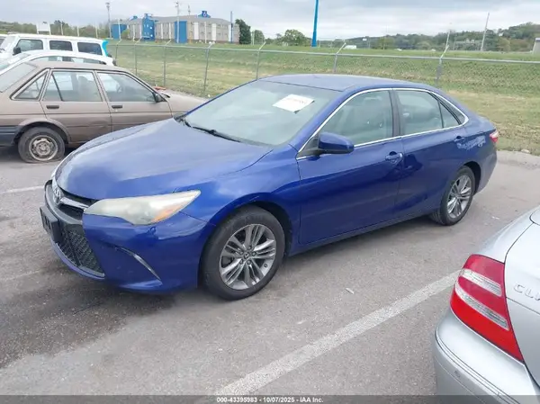 4T1BF1FK3GU540690 2016 TOYOTA CAMRY - Image 2