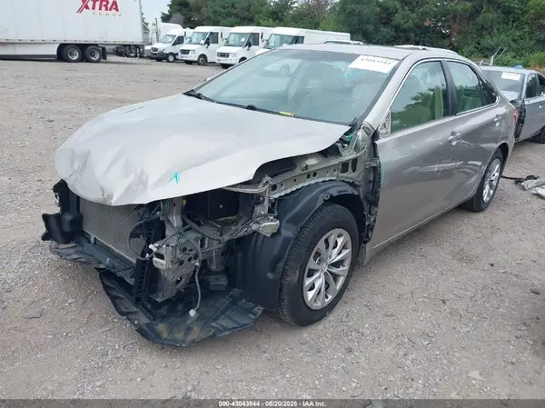 4T1BF1FK3GU541743 2016 TOYOTA CAMRY - Image 2