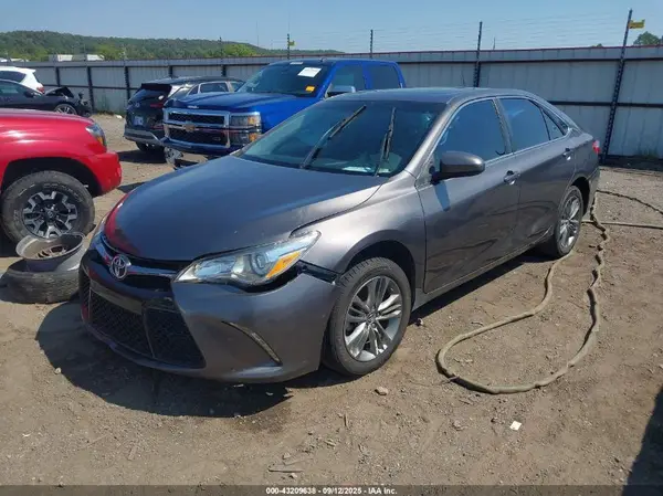 4T1BF1FK3GU546117 2016 TOYOTA CAMRY - Image 2