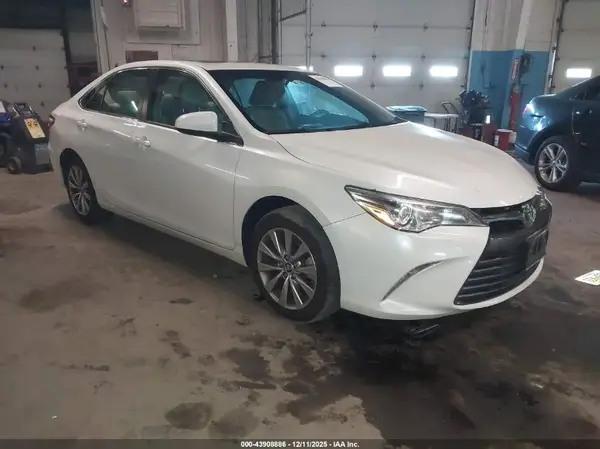4T1BF1FK3GU549907 2016 TOYOTA CAMRY - Image 1