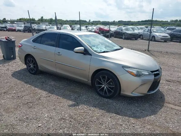 4T1BF1FK3GU551611 2016 TOYOTA CAMRY - Image 1