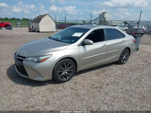 4T1BF1FK3GU551611 2016 TOYOTA CAMRY - Image 2