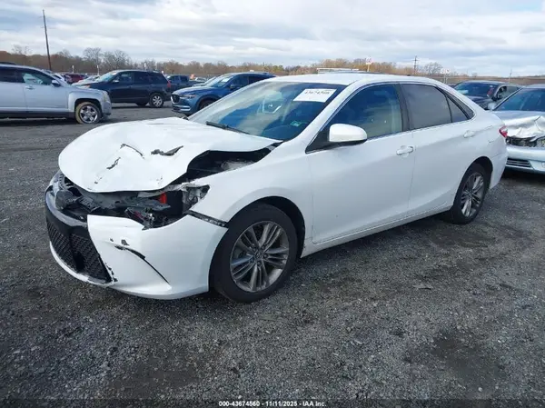 4T1BF1FK3GU558784 2016 TOYOTA CAMRY - Image 2