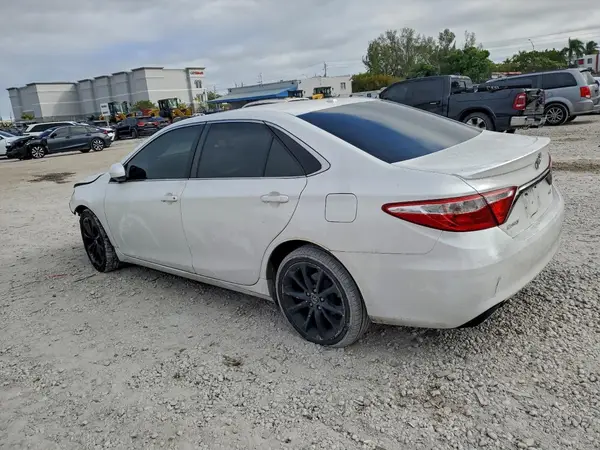 4T1BF1FK3GU560065 2016 TOYOTA CAMRY - Image 2