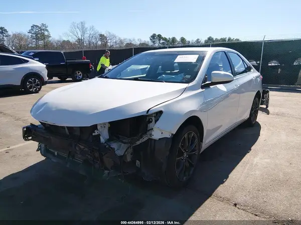 4T1BF1FK3GU560602 2016 TOYOTA CAMRY - Image 2