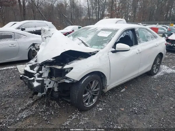 4T1BF1FK3GU562415 2016 TOYOTA CAMRY - Image 2